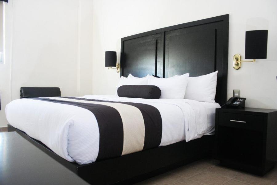 Hotel El Camino Inn & Suites Reynosa Extérieur photo