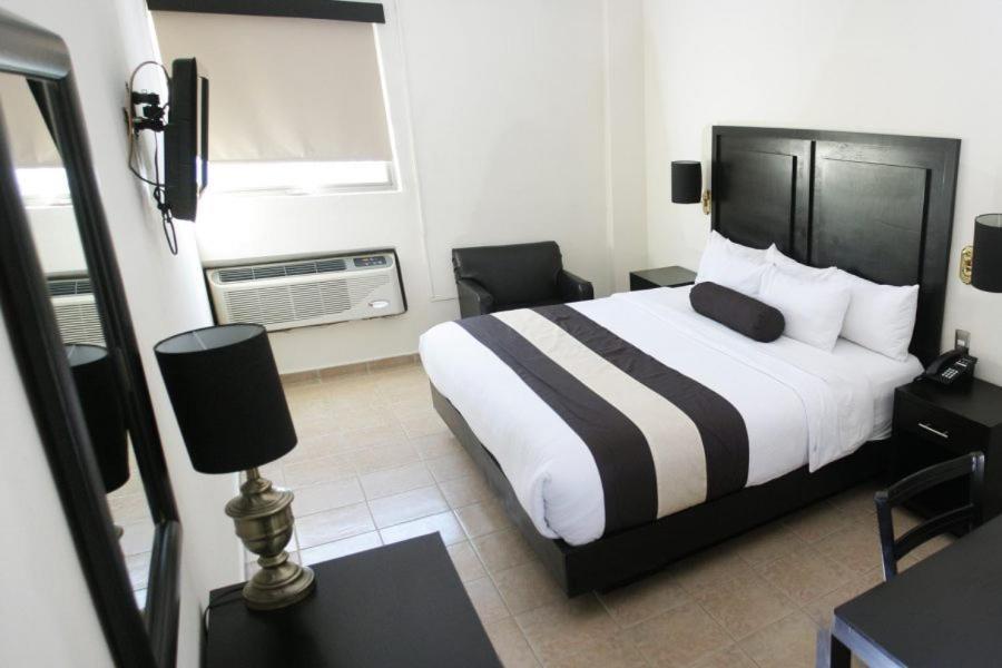 Hotel El Camino Inn & Suites Reynosa Extérieur photo