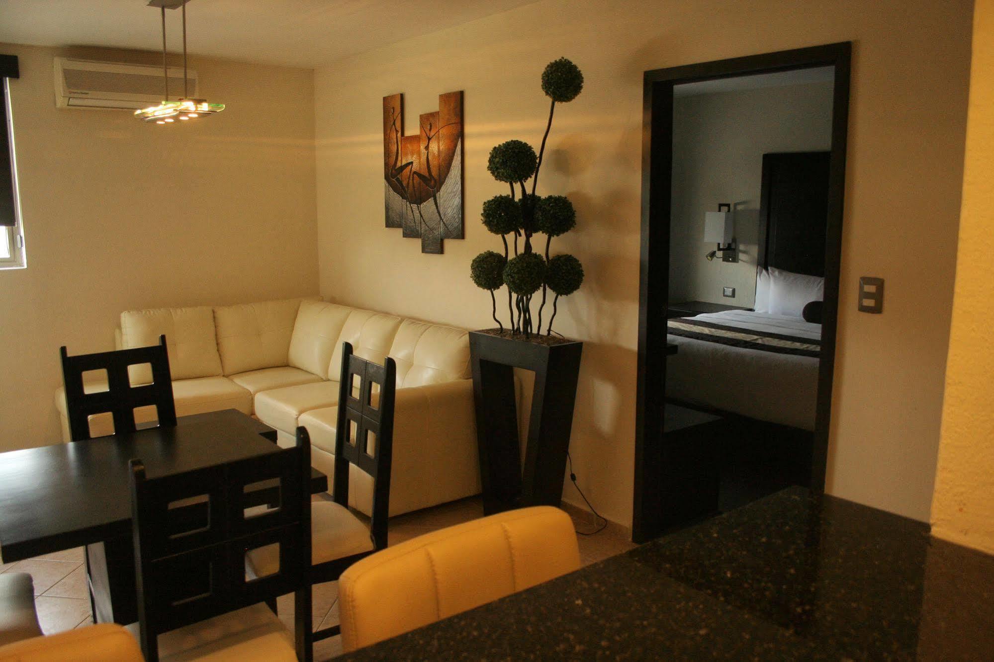 Hotel El Camino Inn & Suites Reynosa Extérieur photo