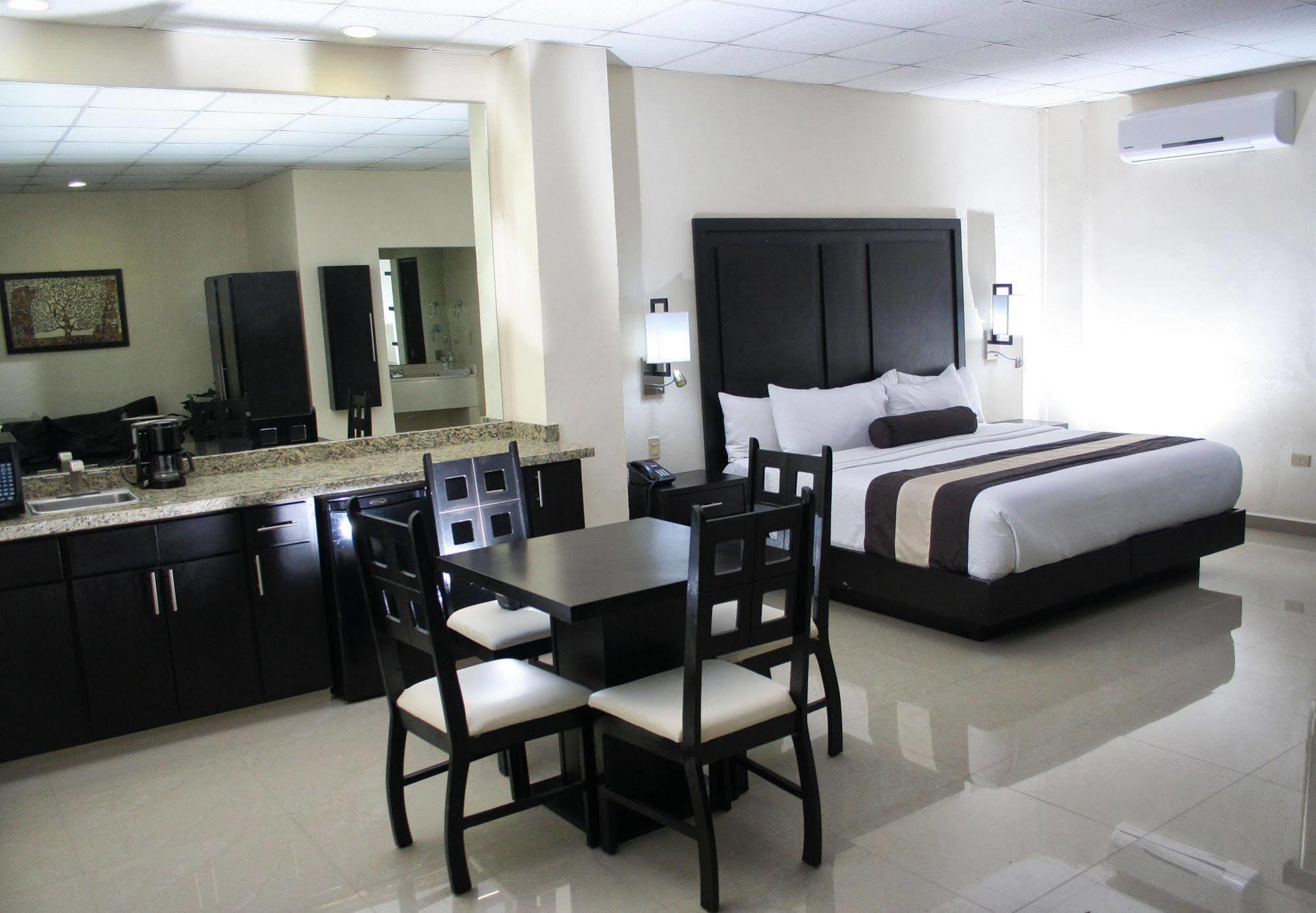 Hotel El Camino Inn & Suites Reynosa Extérieur photo