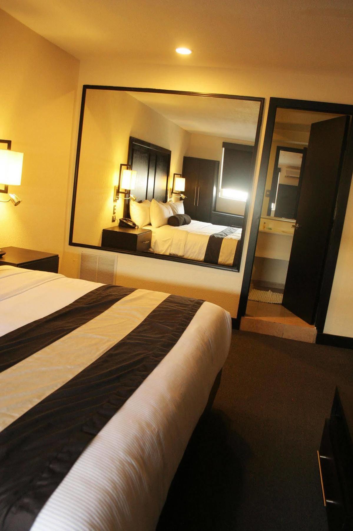 Hotel El Camino Inn & Suites Reynosa Extérieur photo