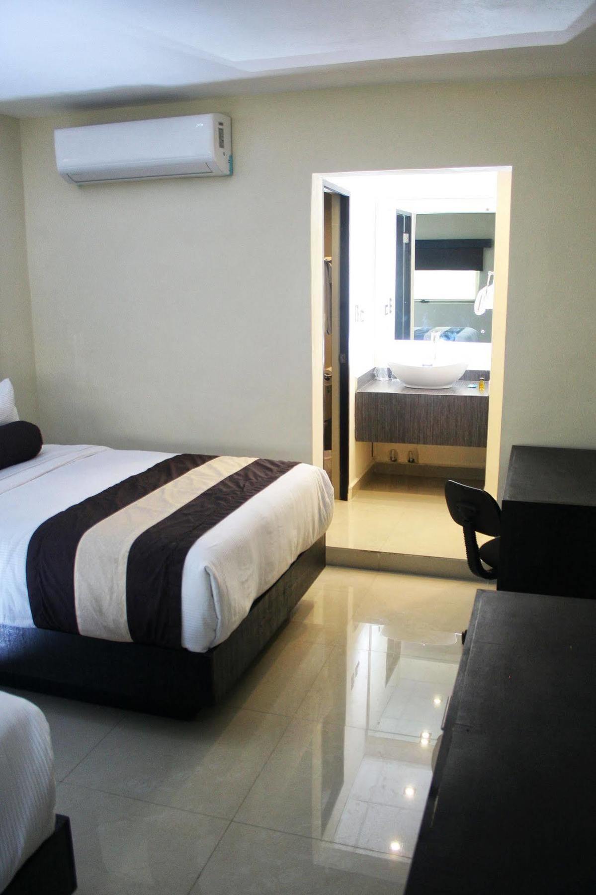 Hotel El Camino Inn & Suites Reynosa Extérieur photo