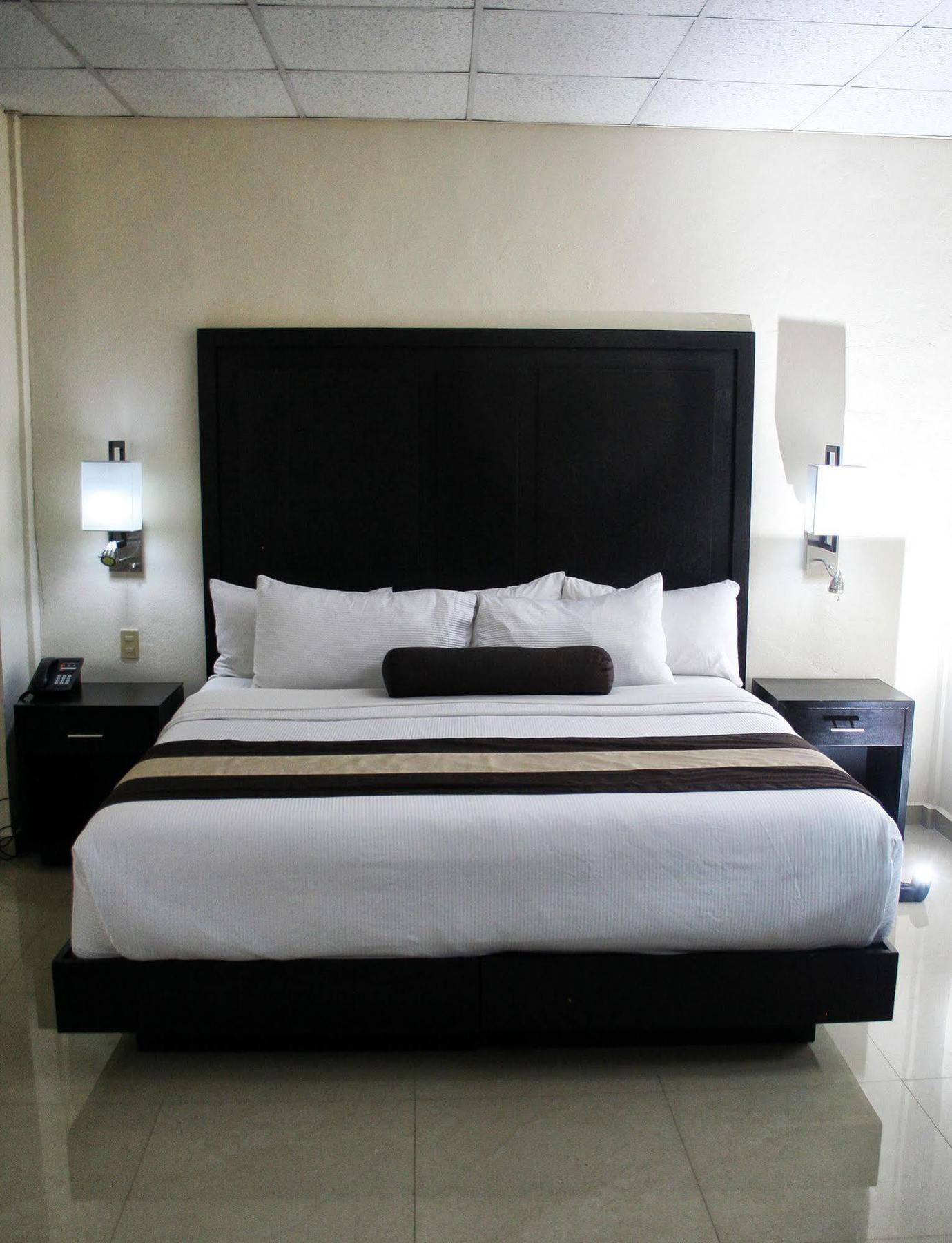 Hotel El Camino Inn & Suites Reynosa Extérieur photo